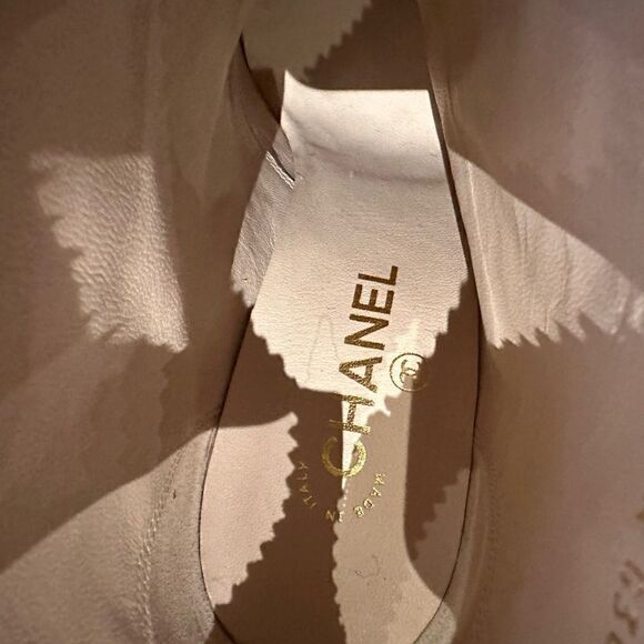 Chanel gray boots with gold embellished heel. Size 41 - Picture 9 of 17